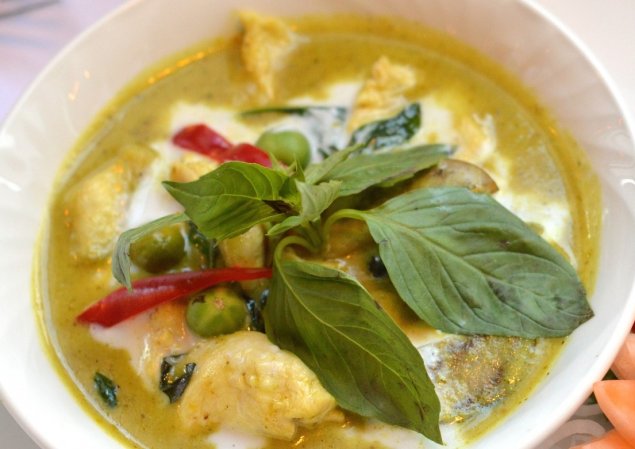 Hähnchen-Curry-Suppe mit Gemüse